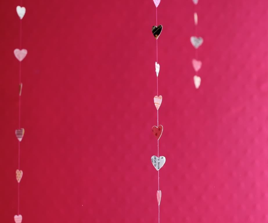 Happy Daisy DIY valentines heart garland