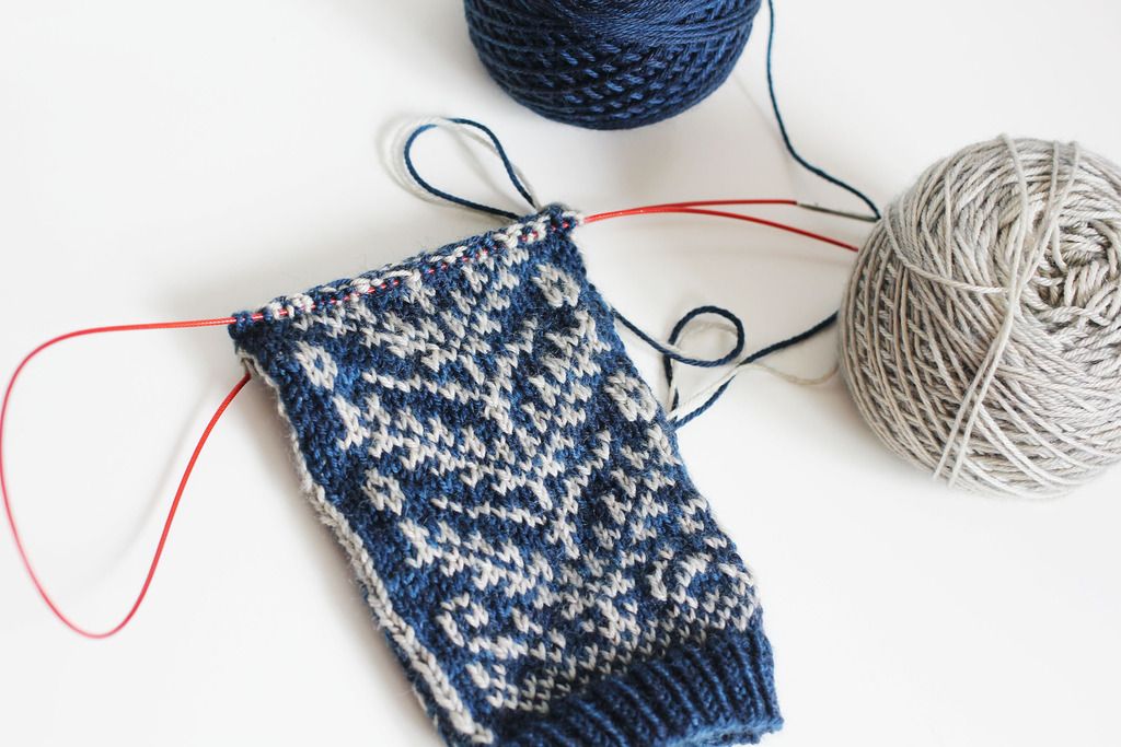 Stranded Blog Knitting SpillyJane Mittens Colourwork Fibre Friday