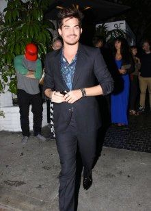 http://i770.photobucket.com/albums/xx348/Quu3/Adamtopia/Adam-Lambert-alexander-mcqueen-MCQ-black-butterfly-print-shirt-2-221x308_zpsab0c71cd.jpg